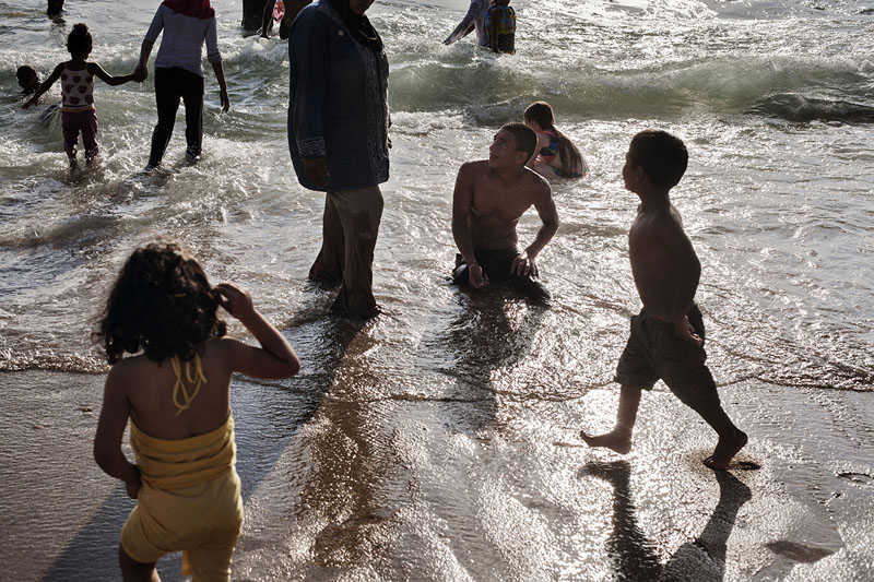 Libanon: Weshalb Mohammed das Schwimmen so liebt | © Laura Boushnak (Freie Fotografin, Rawiya Collective) Libanon: Weshalb Mohammed das Schwimmen so liebt | © Laura Boushnak (Freie Fotografin, Rawiya Collective)