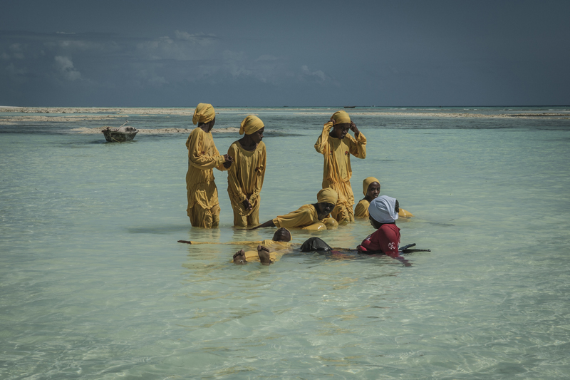 Zanzibar : On the girls’ right not to drown | © Anna Boyiazis, USA (Freelance Photographer) Zanzibar : On the girls’ right not to drown