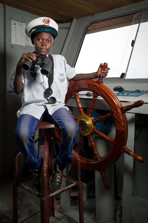 Christivie will mit einem großen Schiff auf Reisen | © UNICEF/Dubourthoumieu Dem. Rep. Kongo: Christivie will Kapitän eines großen Schiffes werden