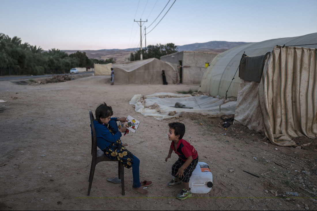 UNICEF/DT2017-60650/Muheisen Jordanien-Buch-6-UNI.DT2017-60650