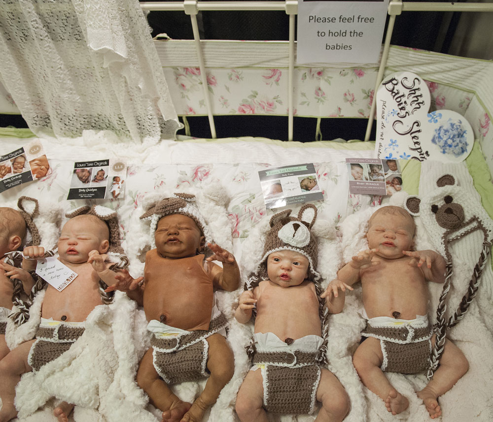 Polen: Trostsuche bei Babys aus Vinyl | © Karolina Jonderko, Polen (Napo Images) Polen: Trostsuche bei Babys aus Vinyl