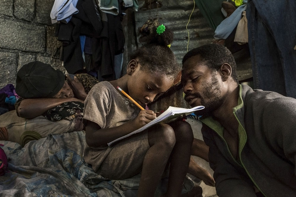 Haiti: Im Elend die Würde bewahren | © Tariq Zaidi, Großbritannien (Caters News Agency, Getty Images) Haiti: Im Elend die Würde bewahren