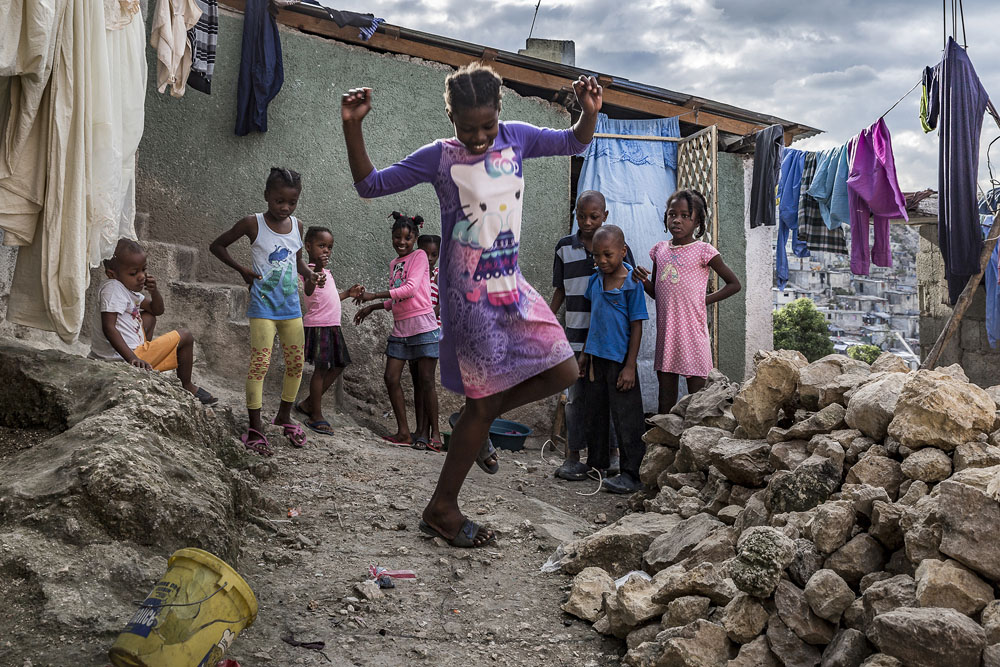 Haiti: Im Elend die Würde bewahren | © Tariq Zaidi, Großbritannien (Caters News Agency, Getty Images) Haiti: Im Elend die Würde bewahren