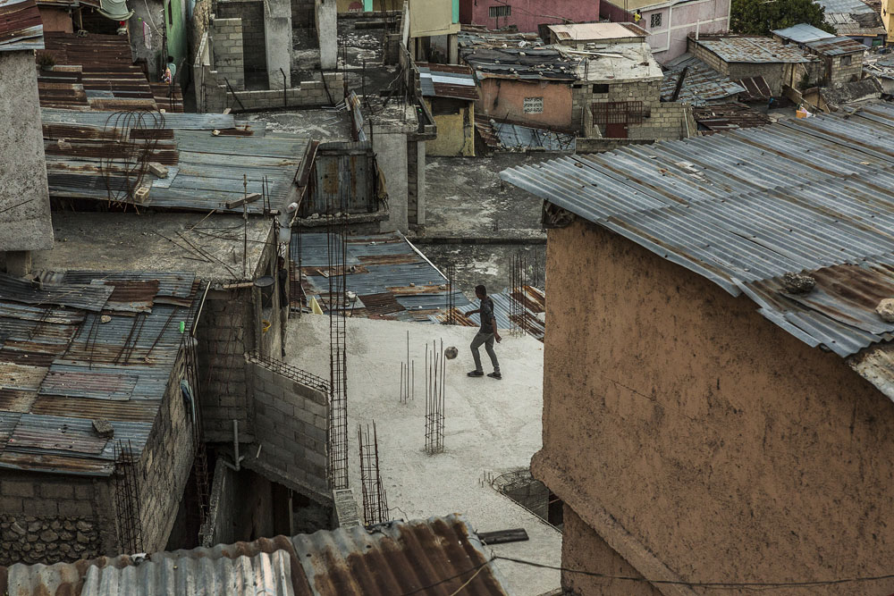 Haiti: Im Elend die Würde bewahren | © Tariq Zaidi, Großbritannien (Caters News Agency, Getty Images) Haiti: Im Elend die Würde bewahren
