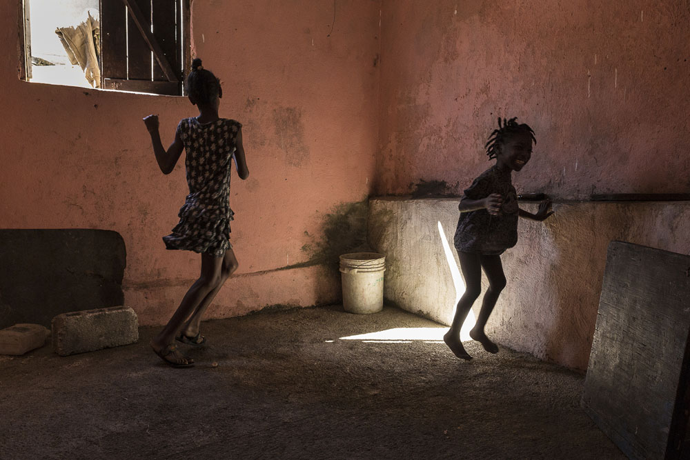 Haiti: Im Elend die Würde bewahren | © Tariq Zaidi, Großbritannien (Caters News Agency, Getty Images) Haiti: Im Elend die Würde bewahren