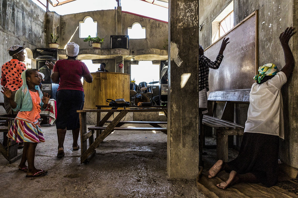 Haiti: Im Elend die Würde bewahren | © Tariq Zaidi, Großbritannien (Caters News Agency, Getty Images) Haiti: Im Elend die Würde bewahren
