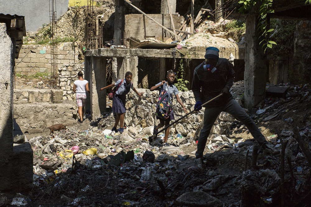 Haiti: Im Elend die Würde bewahren | © Tariq Zaidi, Großbritannien (Caters News Agency, Getty Images) Haiti: Im Elend die Würde bewahren