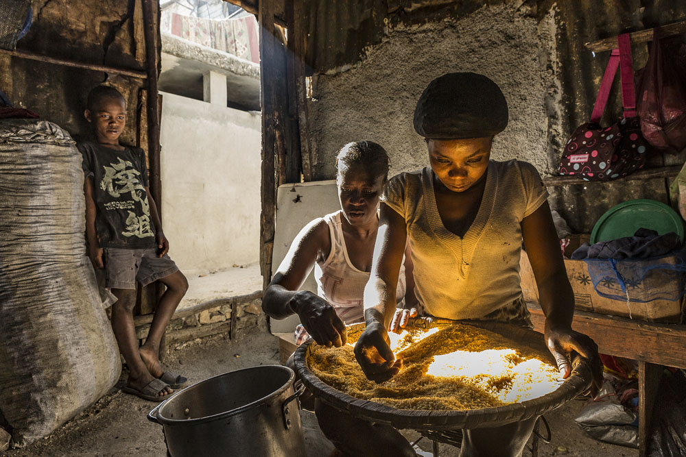 Haiti: Im Elend die Würde bewahren | © Tariq Zaidi, Großbritannien (Caters News Agency, Getty Images) Haiti: Im Elend die Würde bewahren