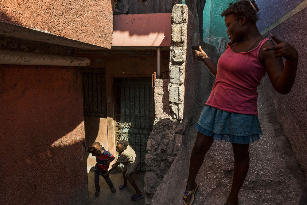 Haiti: Im Elend die Würde bewahren | © Tariq Zaidi, Großbritannien (Caters News Agency, Getty Images) Haiti: Im Elend die Würde bewahren