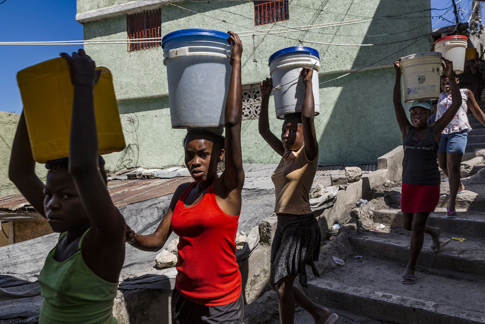 Haiti: Im Elend die Würde bewahren | © Tariq Zaidi, Großbritannien (Caters News Agency, Getty Images) Haiti: Im Elend die Würde bewahren