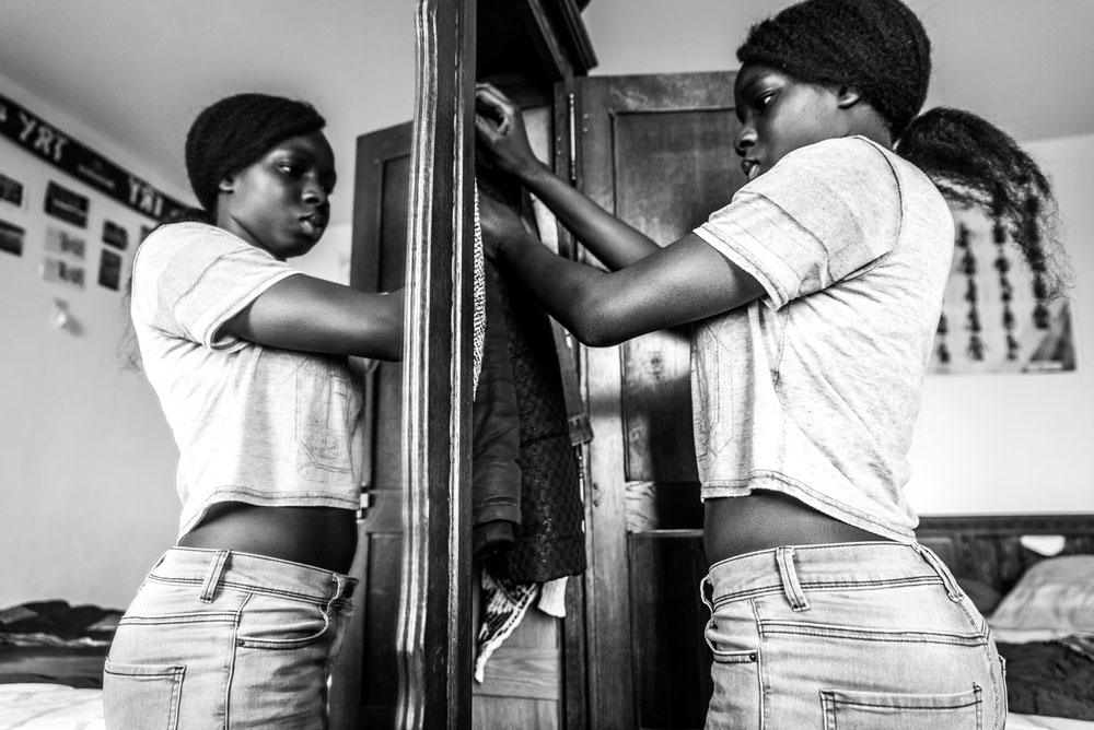 France: Fighting their way out of misery | © Camilo Leon-Quijano, Colombia (Freelance Photographer) France: Fighting their way out of misery