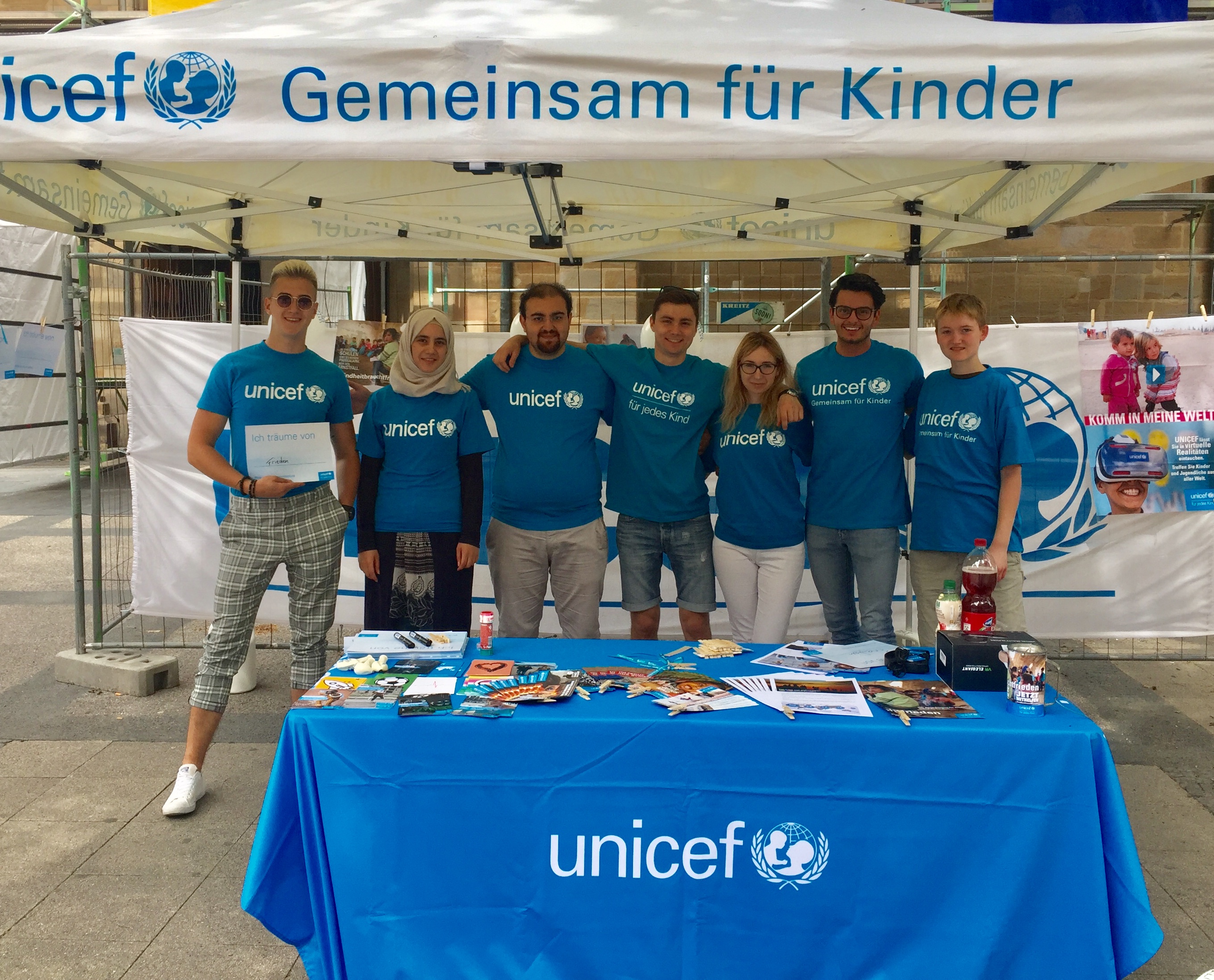 Der Infostand der Hochschulgruppe Dortmund zum Weltflüchtlingstag 2018-06-20 Weltflüchtlingstag