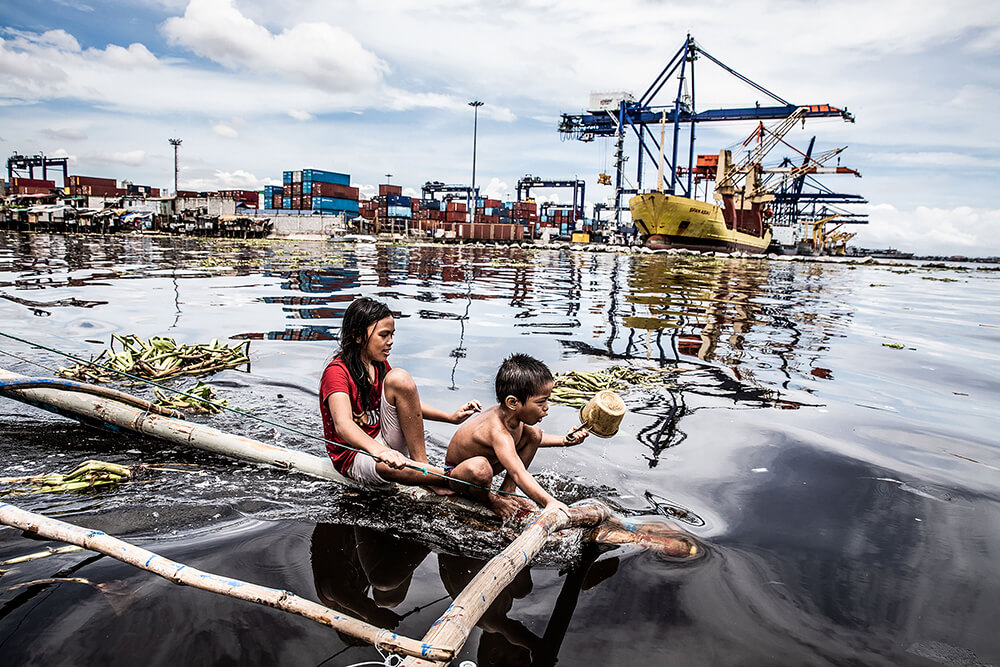 Philippinen: Die Kinder, der Müll und der Tod | © Hartmut Schwarzbach, Deutschland (Argus Fotoagentur) Philippinen: Die Kinder, der Müll und der Tod
