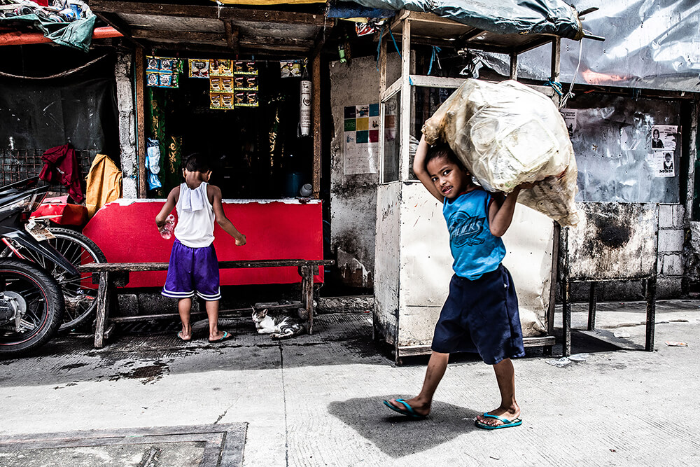 Philippinen: Die Kinder, der Müll und der Tod | © Hartmut Schwarzbach, Deutschland (Argus Fotoagentur) Philippinen: Die Kinder, der Müll und der Tod