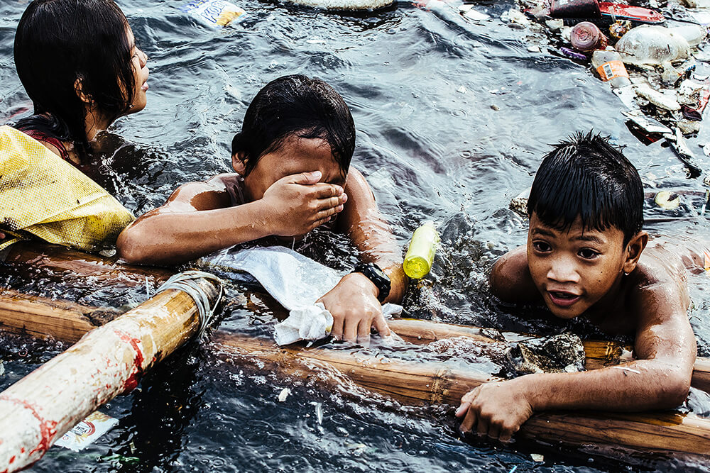 Philippinen: Die Kinder, der Müll und der Tod | © Hartmut Schwarzbach, Deutschland (Argus Fotoagentur) Philippinen: Die Kinder, der Müll und der Tod