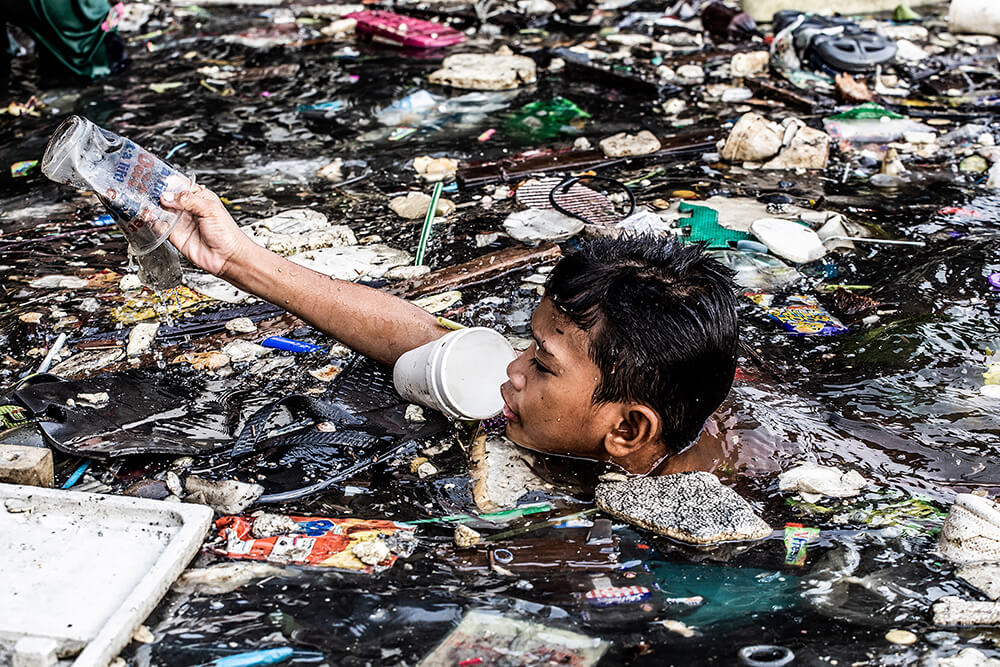 Philippinen: Die Kinder, der Müll und der Tod | © Hartmut Schwarzbach, Deutschland (Argus Fotoagentur) Philippinen: Die Kinder, der Müll und der Tod