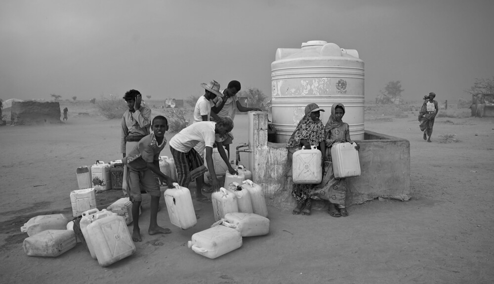 Jemen: Kinder am Wassertank von UNICEF