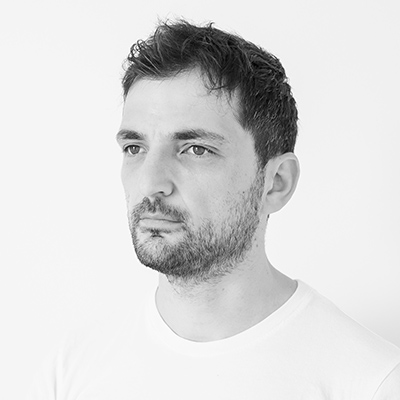 Portrait: Angelos Tzortzinis | © Vasso Balou Portrait: Angelos Tzortzinis
