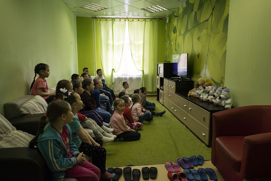 Russland: Von der Schule des Lebens in die Schule des Staates | ©Elena Chernyshova, Russland/Frankreich (Panos Pictures) Russland: Von der Schule des Lebens in die Schule des Staates