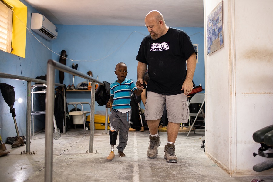 Philippinen, Äthiopien, Haiti: Das Haus, das Kindern Beine schenkt