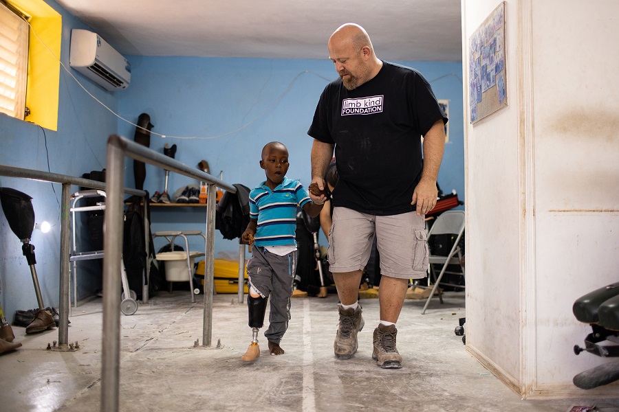Philippinen, Äthiopien, Haiti: Das Haus, das Kindern Beine schenkt | © Matilde Simas, USA, für Limb Kind Foundation Philippinen, Äthiopien, Haiti: Das Haus, das Kindern Beine schenkt