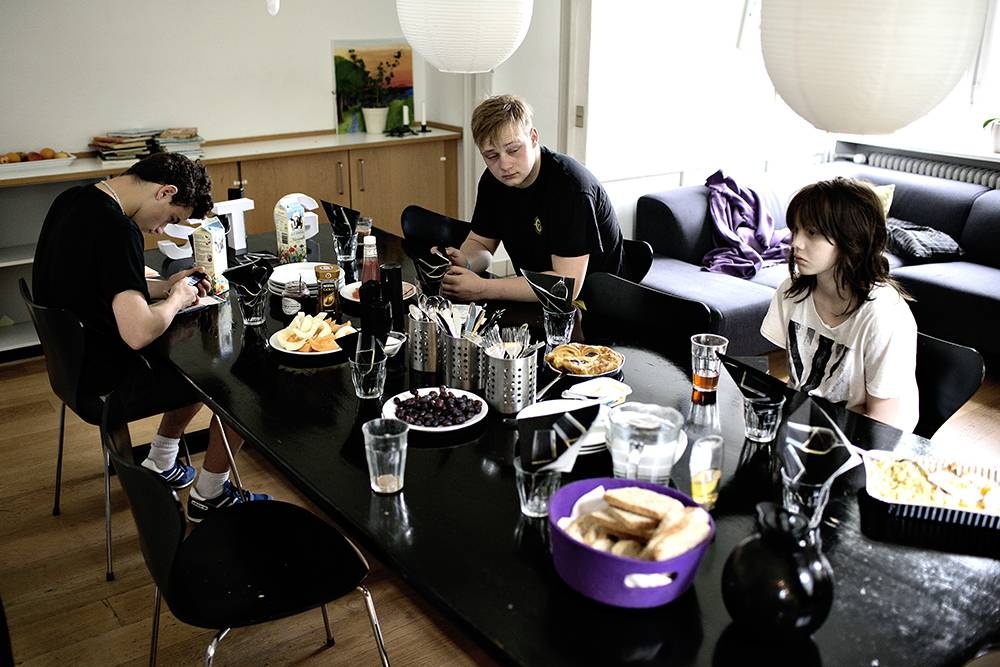 Wenn die Familie geschlossen wird. © Joachim Adrian/Danish School of Photojournalism Wenn die Familie geschlossen wird. © Joachim Adrian/Danish School of Photojournalism