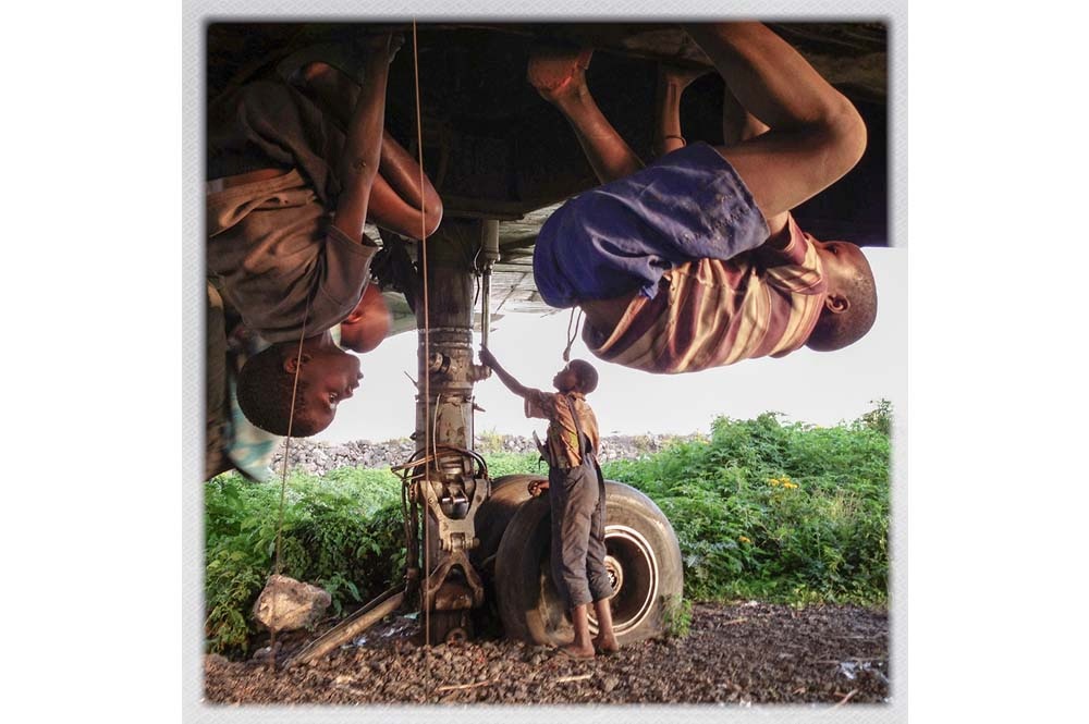 Kongo: Spielplatz Flughafen | © Michael C. Brown/Magnum Nominee