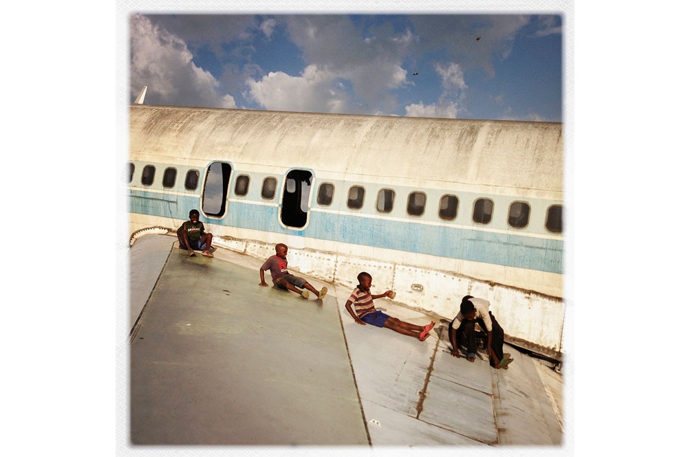 Kongo: Spielplatz Flughafen | © Michael C. Brown/Magnum Nominee