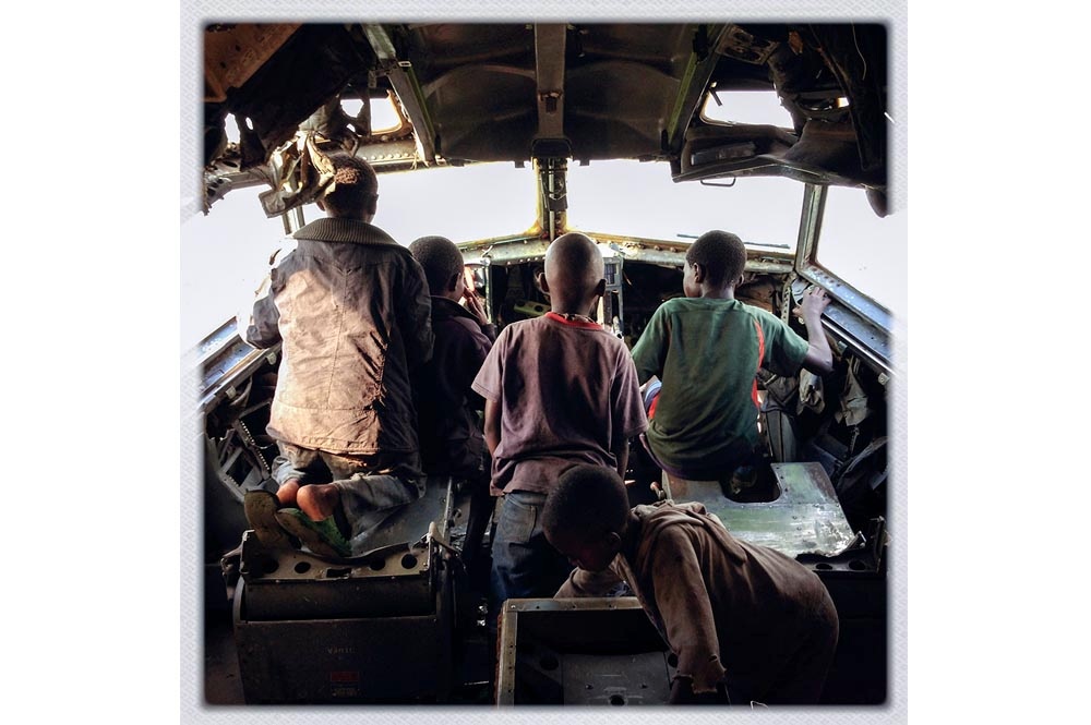 Kongo: Spielplatz Flughafen | © Michael C. Brown/Magnum Nominee