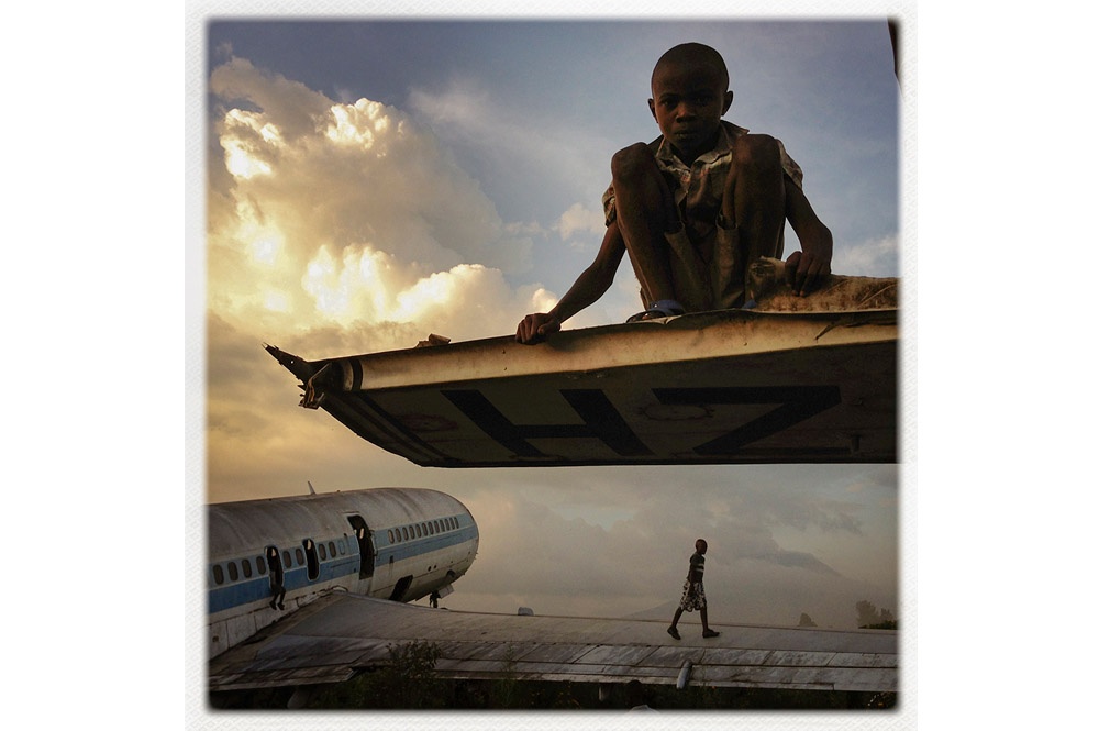 Kongo: Spielplatz Flughafen | © Michael C. Brown/Magnum Nominee