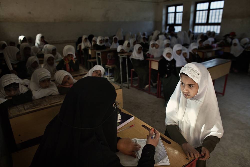 Yemen: I read, I write. © Laura Boushnak/Rawiya Collective