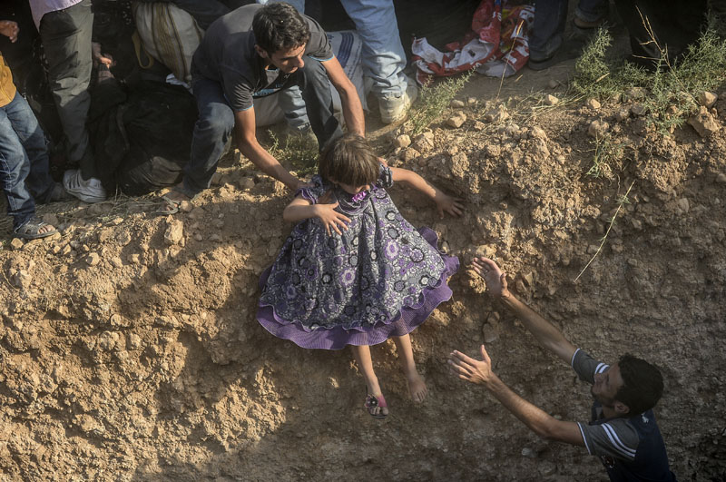 Grenze Syrien/Türkei: Flucht durch den Stacheldraht | © Bülent Kiliç/AFP