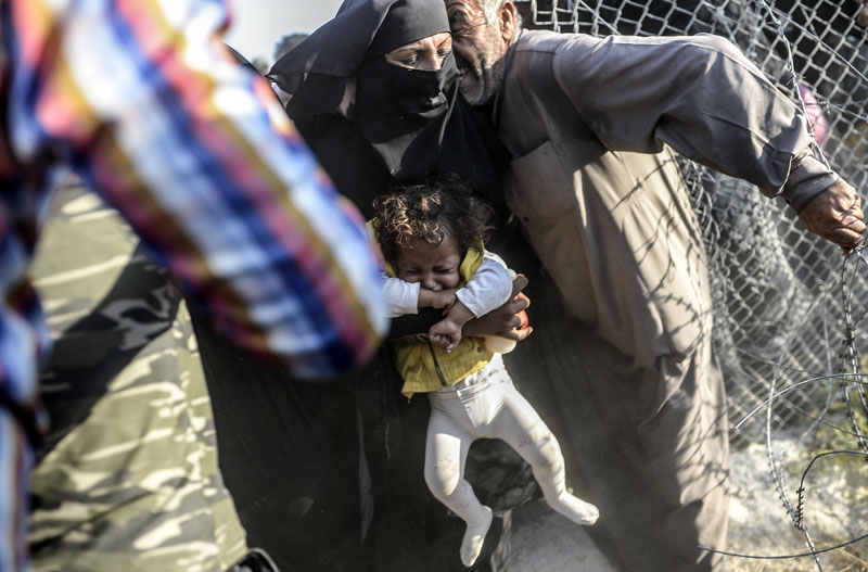 Syrian-Turkish border: Through barbed wire | © Bülent Kiliç/AFP Syrian-Turkish border: Through barbed wire | © Bülent Kiliç/AFP