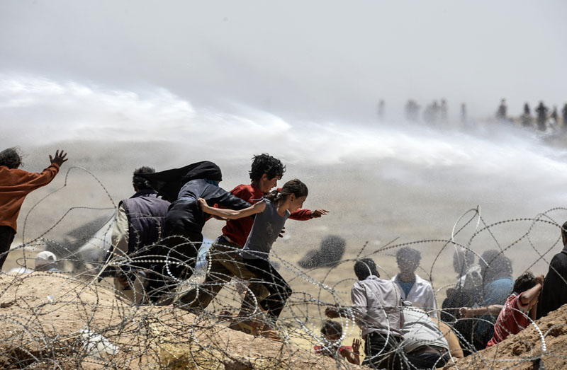 Syrian-Turkish border: Through barbed wire | © Bülent Kiliç/AFP Syrian-Turkish border: Through barbed wire | © Bülent Kiliç/AFP