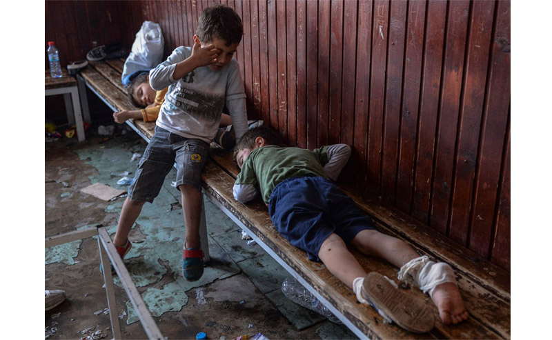 Greek-Macedonian border: Utter despair | © Georgi Licovski/epa Greek-Macedonian border: Utter despair | © Georgi Licovski/epa