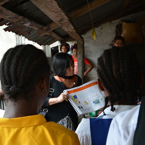 Reisetagebuch Liberia: Findels mit Aufklärungspostern