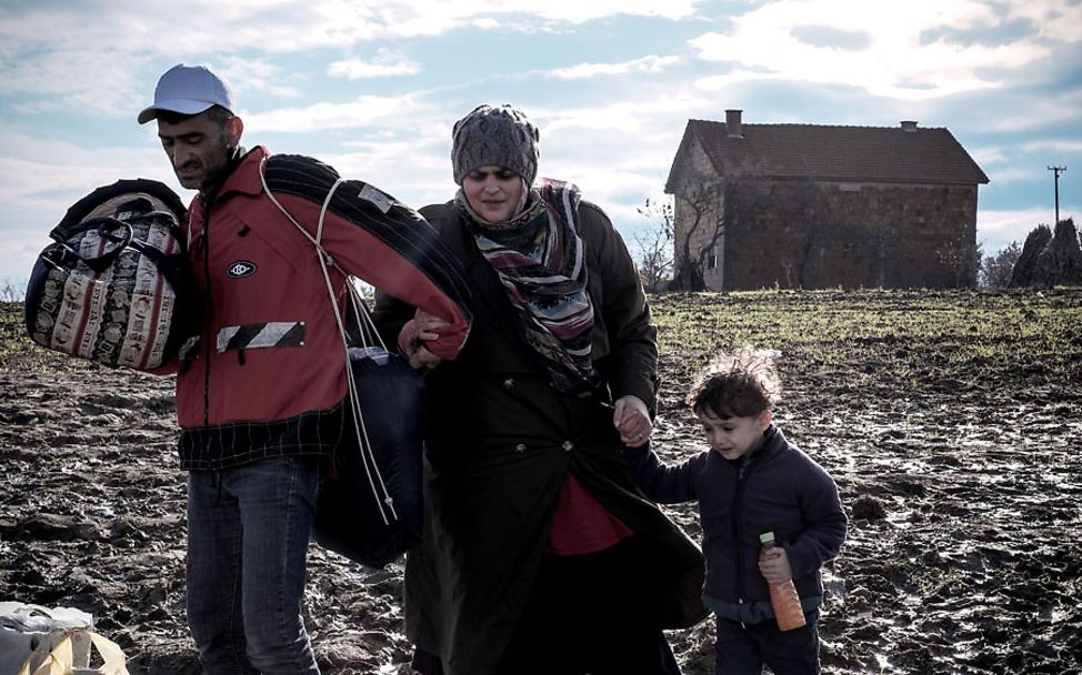 Eine syrische Familie auf der Flucht durch Mazedonien