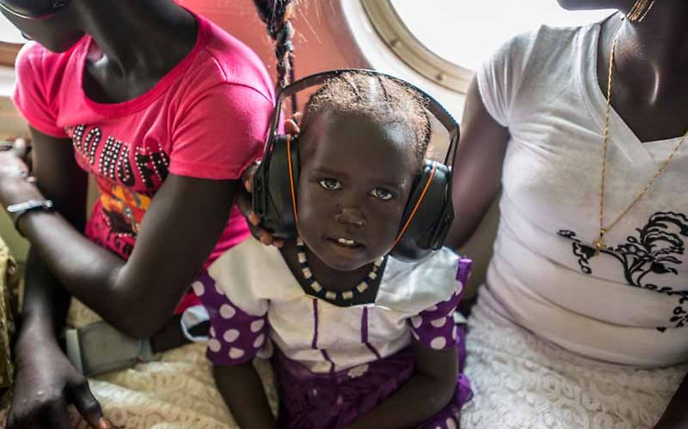 Südsudan: Der Hubschrauber bringt die Kinder wieder nach Hause