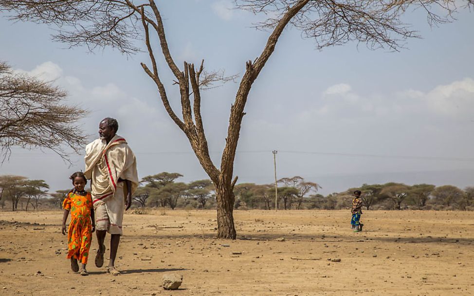 El Niño Äthiopien: Iftu ist die einzige, die  trotz Dürre zum Schulstart erschienen ist.