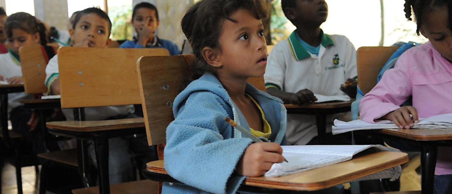 UNICEF in Kolumbien: Ein Kind beim Lernen in der Schule.