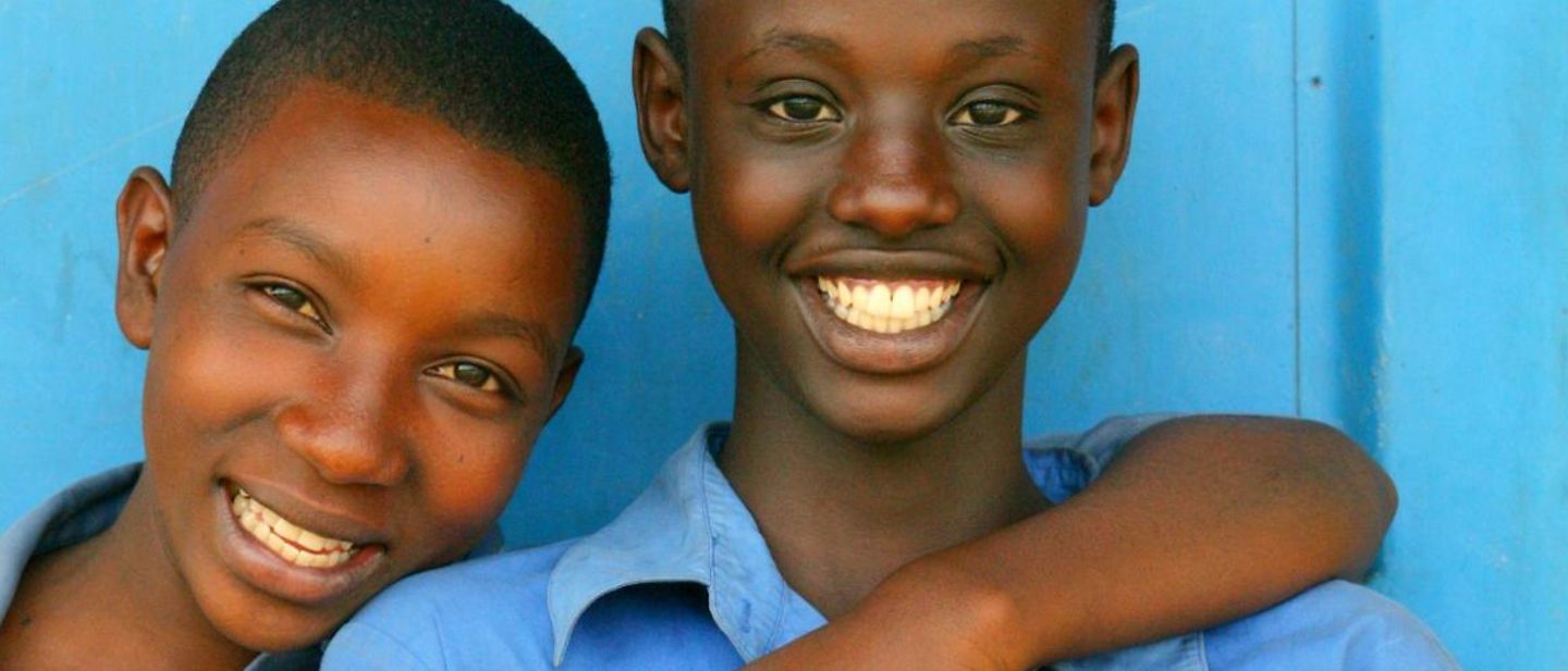 UNICEF in Ruanda: Mädchen mit neuen Schulsachen
