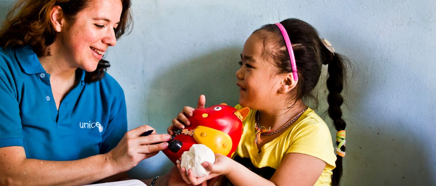 UNICEF in Vietnam: Besuch für Uyen im Kinderzentrum