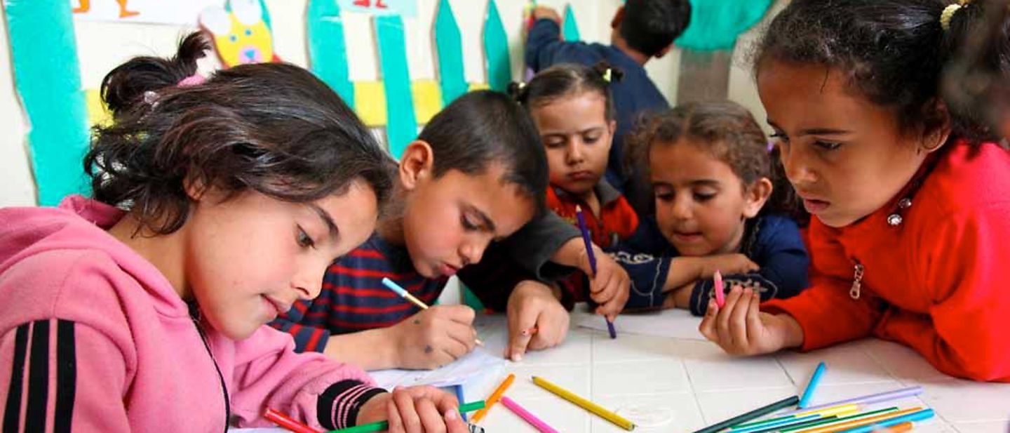 UNICEF-Ziele: Flüchtlingskinder lernen in Zeltschulen