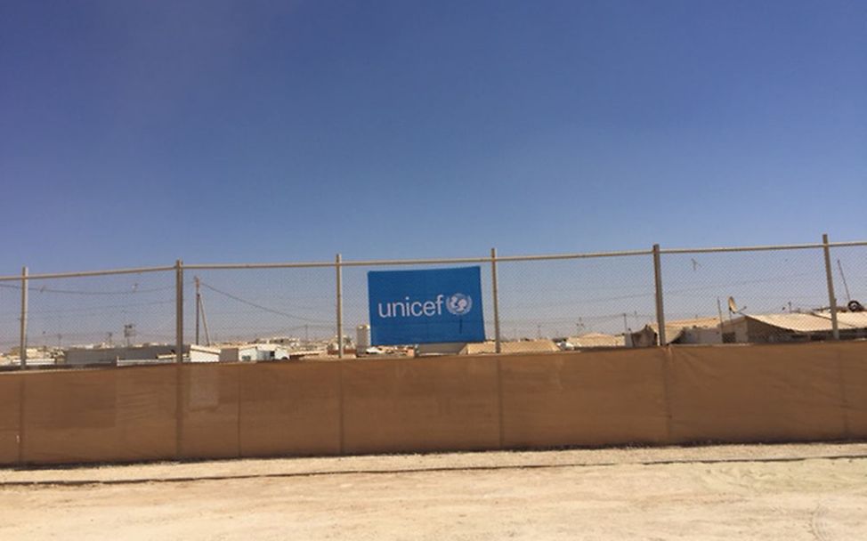 Projektreise Jordanien: Der UNICEF-Banner im Za’ataricamp