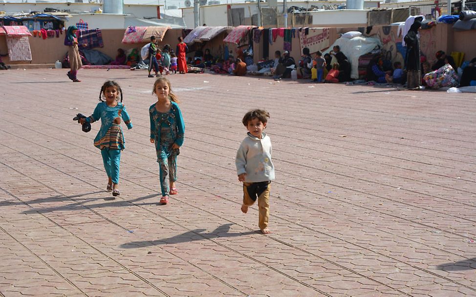 Irakreise: Kinder auf dem heißen Schulhof