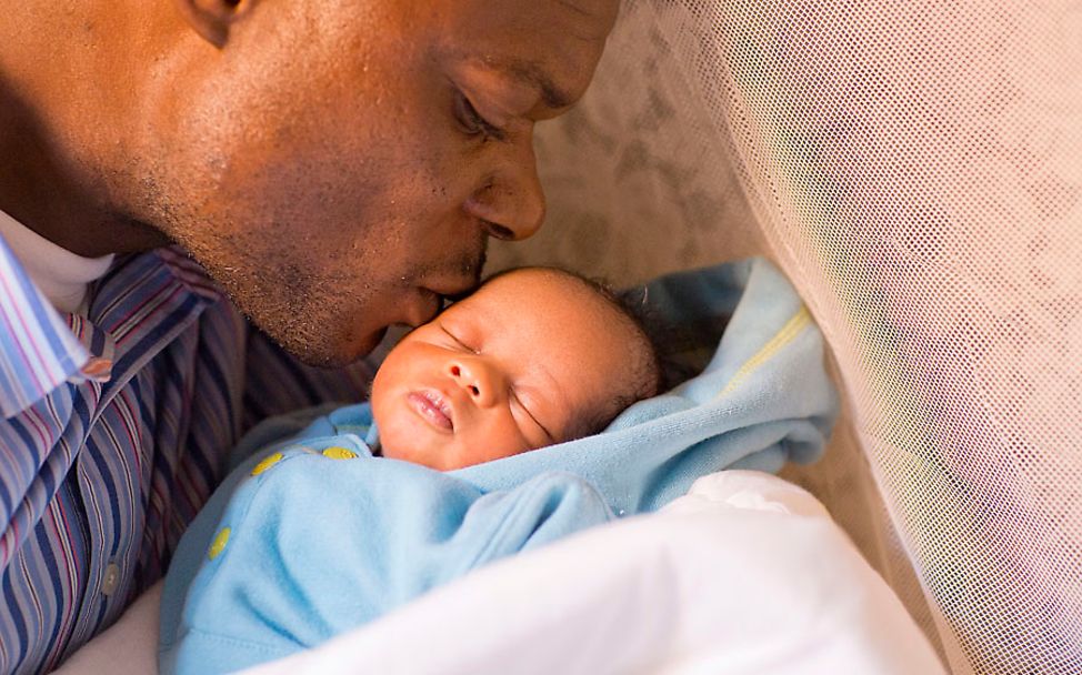 UNICEF-Innovationen: Vater aus dem Kongo mit seinem Kind