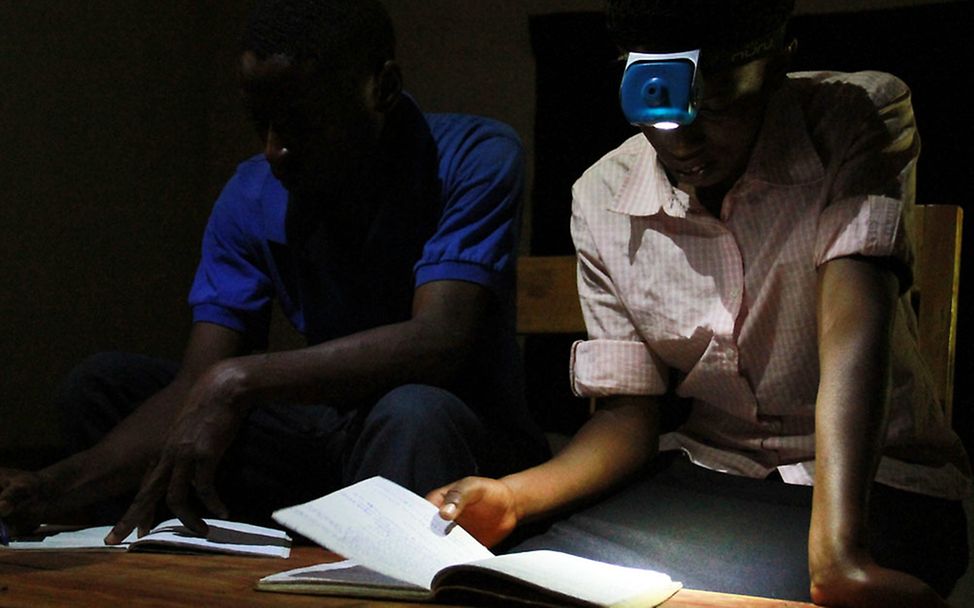 UNICEF: Die LED-Lampen bringen den Familien in Burundi Licht