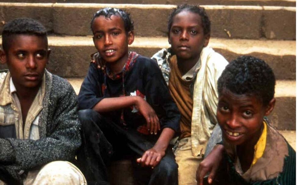 Straßenkinder Äthiopien: Als Schutz haben die Kinder nur eine Decke. © UNICEF/Maletta