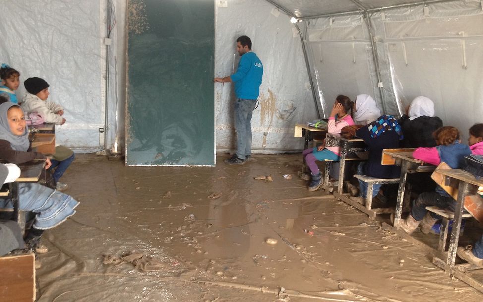 UNICEF im Irak: Bildung, auch bei überschwemmter Schule
