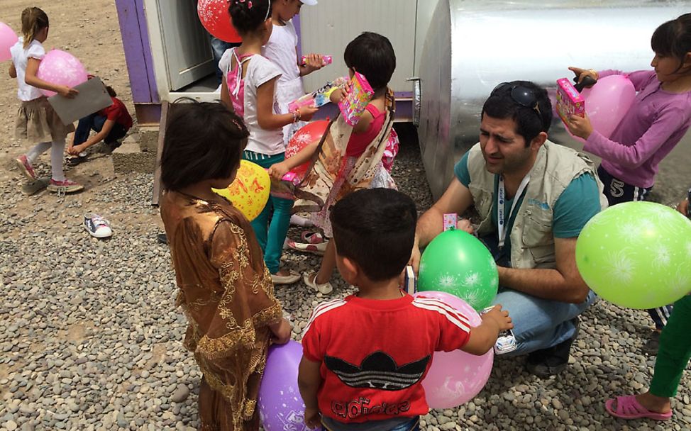 UNICEF im Irak: Salman erklärt richtiges Händewaschen im Kinderzentrum